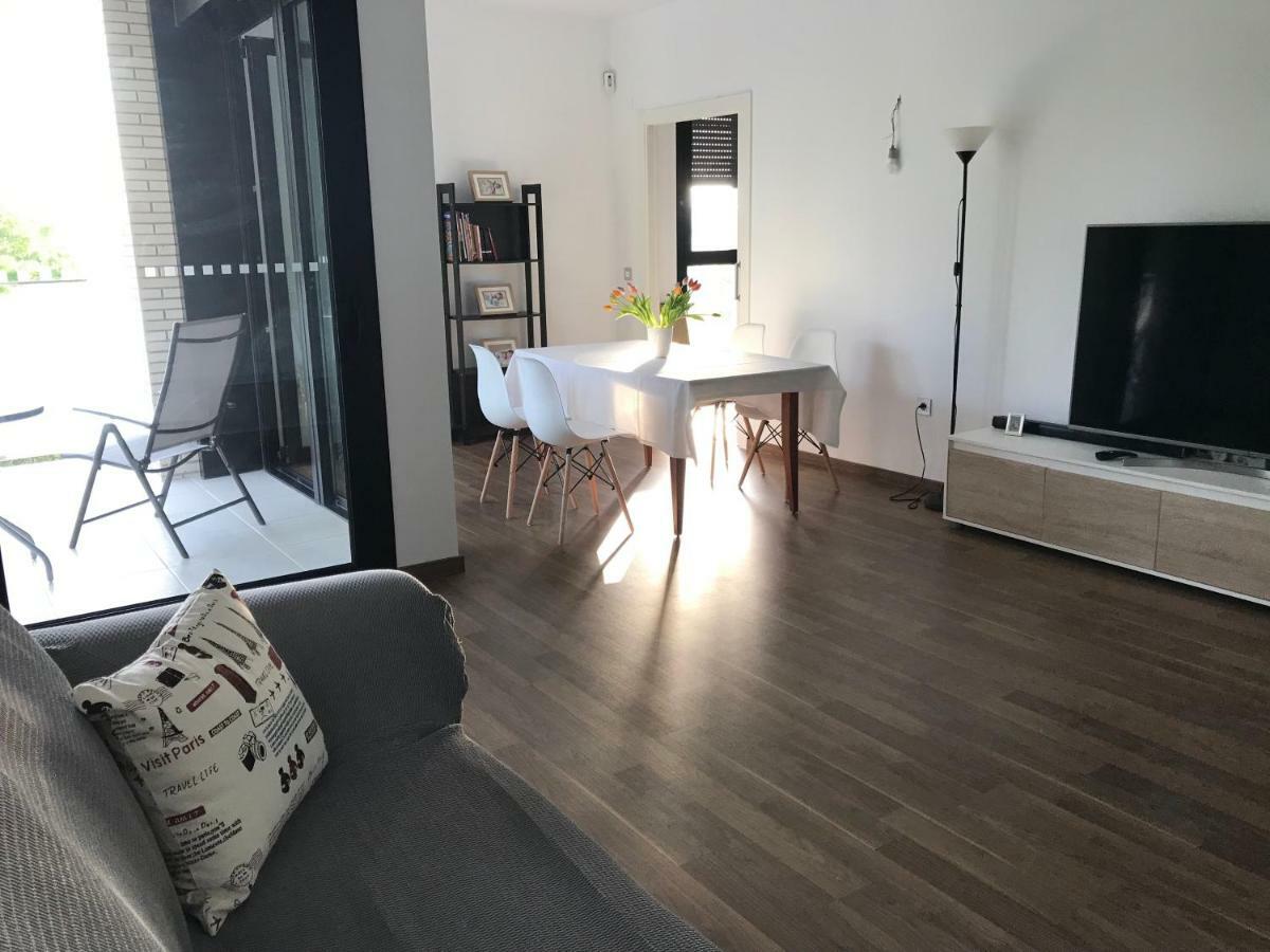 Casals Apartment Салоу Екстериор снимка